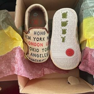 L.A.M.B.-Gwen Stefani Line.Rare Vintage ..New Beige Baby Shoes with City Names